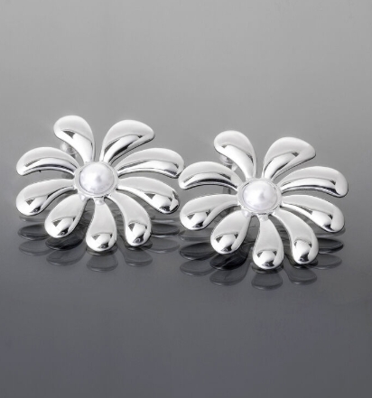 Prosperk Náušnice z leštěné chirurgické oceli, květy s perličkou stříbrná