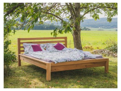 Mazel manzelska postel dubovy masiv venku.jpg