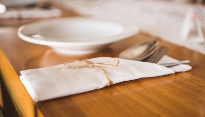 Naše půjčovna látkových ubrousků na svatbu