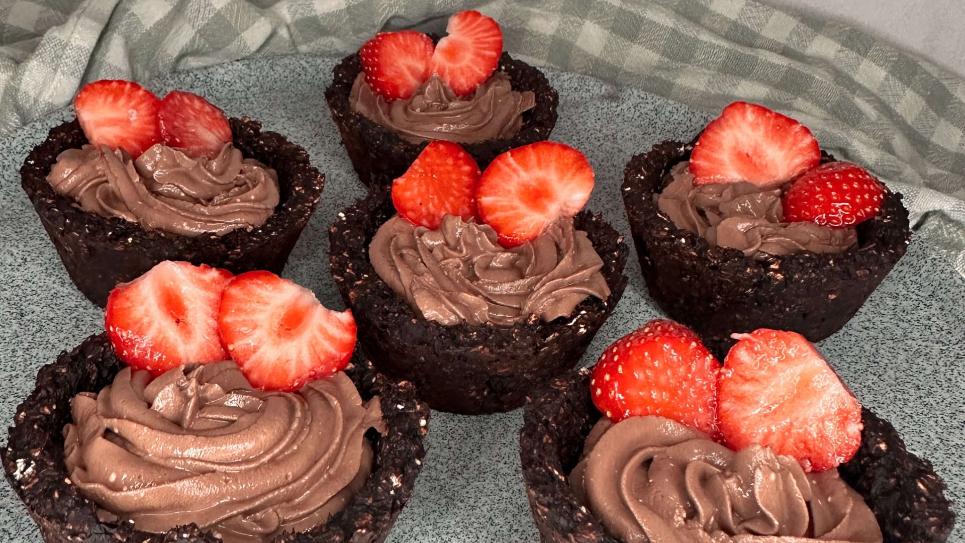 Protein & Cook - Kakaové košíčky s tvarohovou náplní