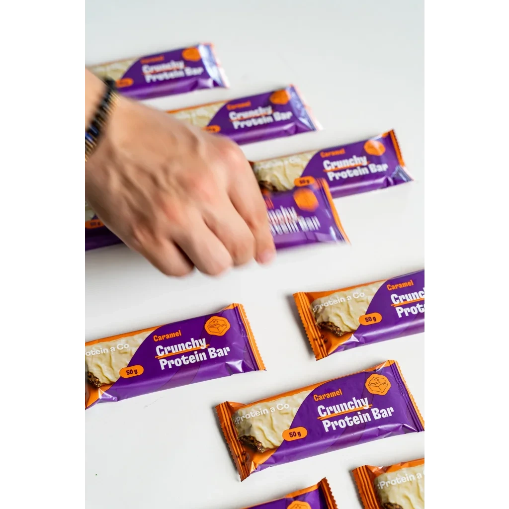 Crunchy proteinová tyčinka karamel — 15 g bílkovin v jedné tyčince