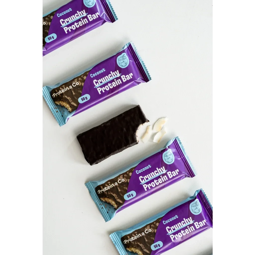 Crunchy proteinová tyčinka kokos — praktická svačina na cesty