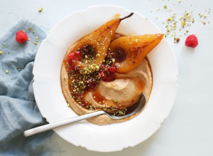 Owsianka śniadaniowa z pieczoną gruszką miodową