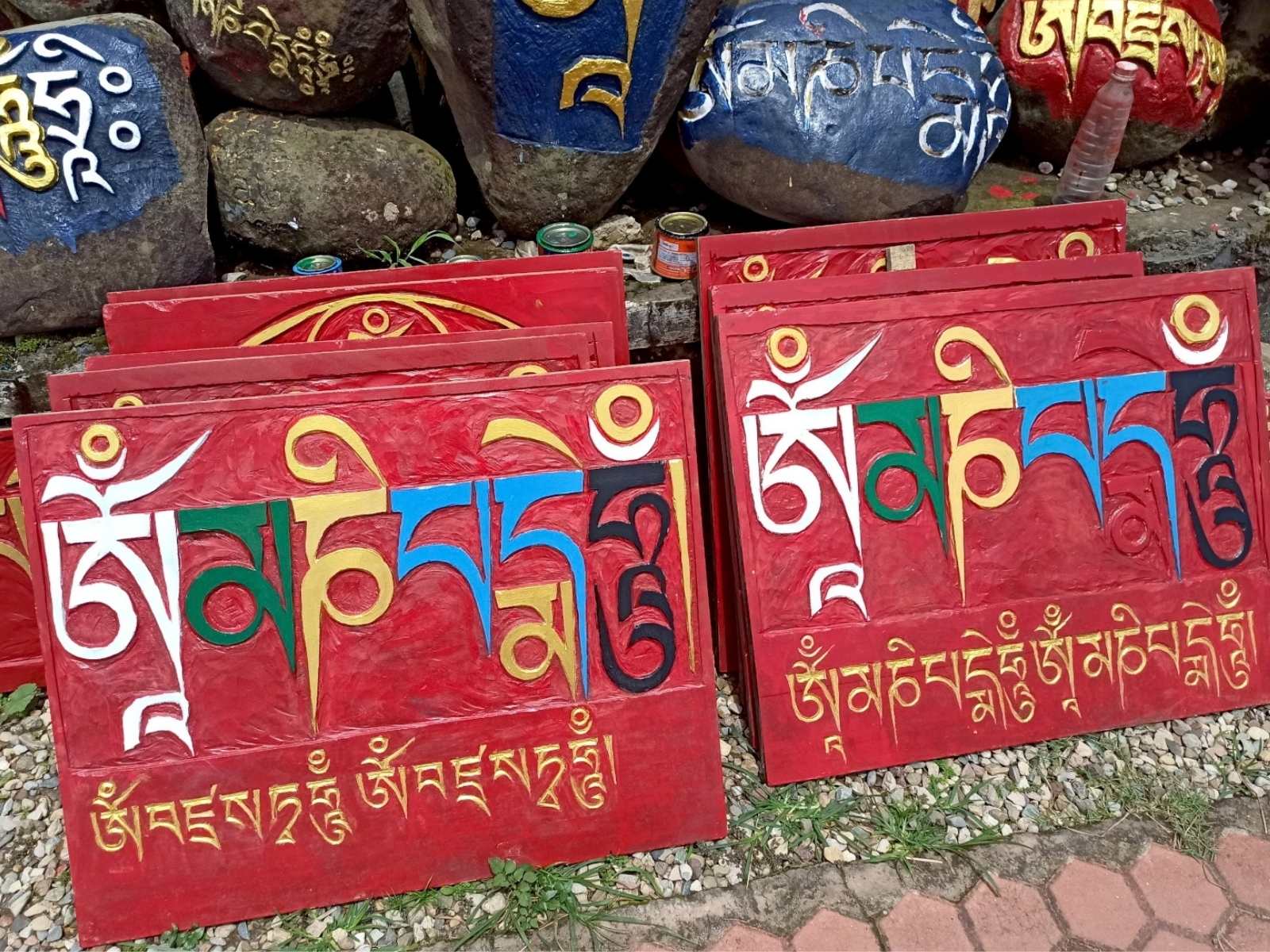 Mantra Om mani padme hum w indyjskim Ladakhu.