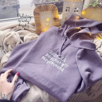 Mikina Diagnóza: psychicky nevyrovnaná - s kapucí fialová