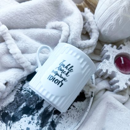 Retro hrnek Tenhle hrnek odpuzuje idioty