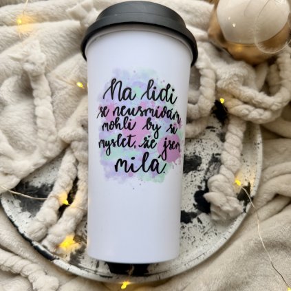 Na lidi se neusmívám, mohli by si myslet, že jsem milá.