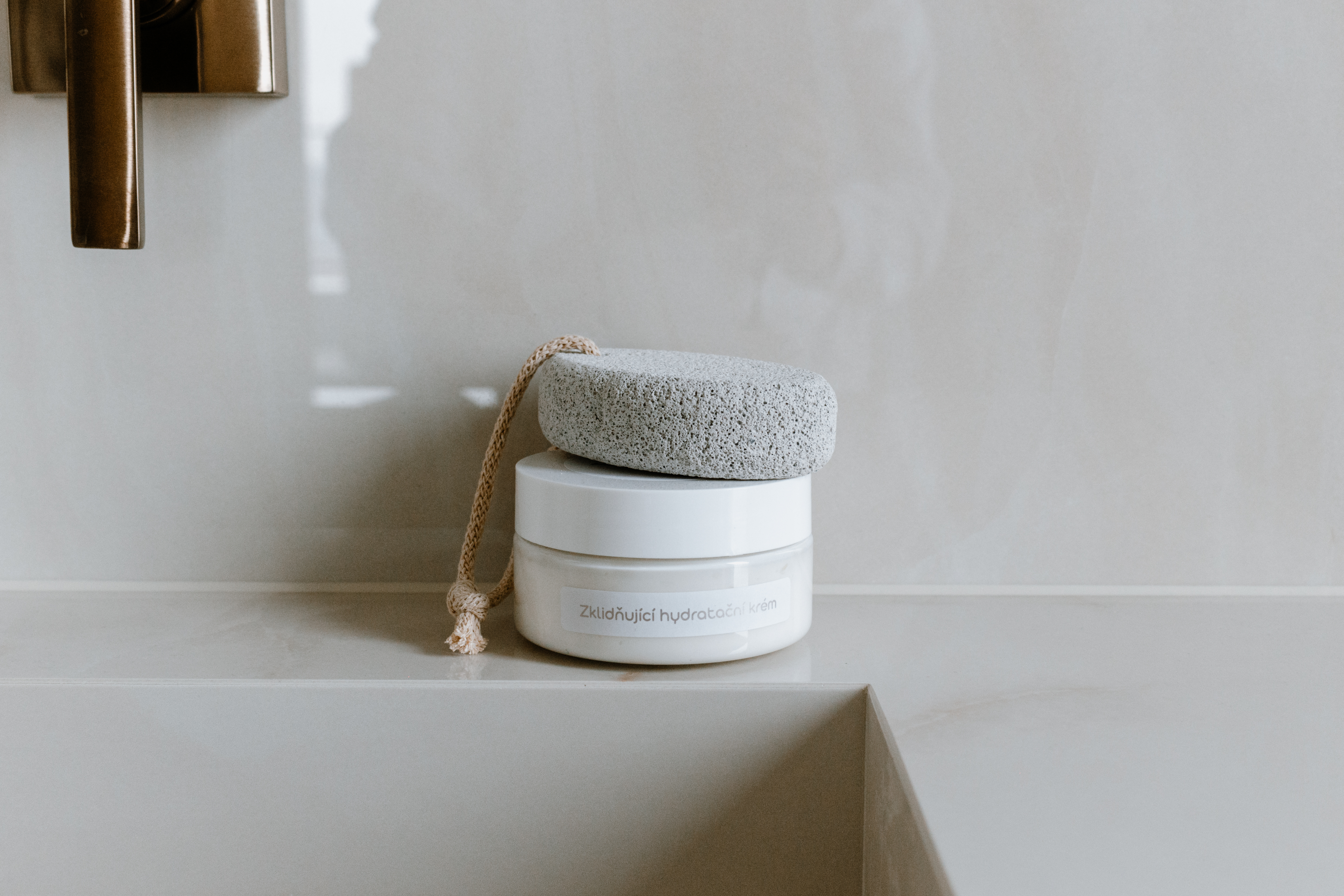 Jak pečovat o nohy a popraskané paty