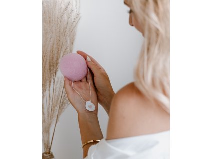 Konjaková houbička s listy sakury kulatá – přírodní houbička pro jemné mytí