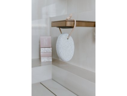 Bílá pemza na nohy – přírodní pilník na ztvrdlou kůži