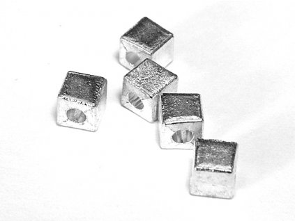 Kovové korálky, KOSTKA, 4x4x4 mm, 10ka/bal.