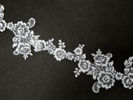 N115, Nažehlovačka, Bílý květinový ornament s perličkami, 40x10 cm , 1ks