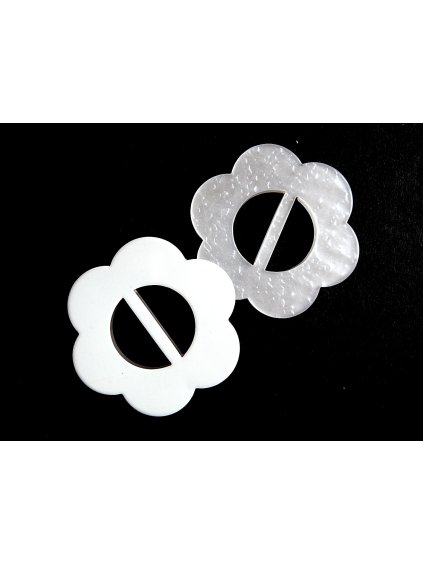 GU287, Plastový knoflík, kytička, 42 mm / 1 kus