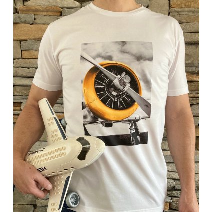 AA34953E 3476 4FAE 802C 4813FBD98BD8 1 201 a