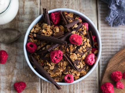 Malina a hořká čokoláda granola