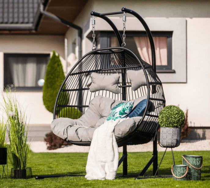Ani vo vašej záhrade nesmie chýbať hojdacie kreslo