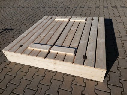 Píškoviště s 2 lavicemi k sezení