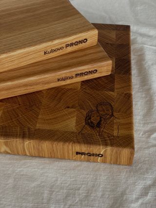 Pár příkladů gravírovaných prkýnek, které si u nás vymysleli naši zákazníci. 🤎 Baví nás co všechno dokážete vymyslet. Baví...