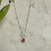Stříbrný náhrdelník s rubínem a vlaštovkou