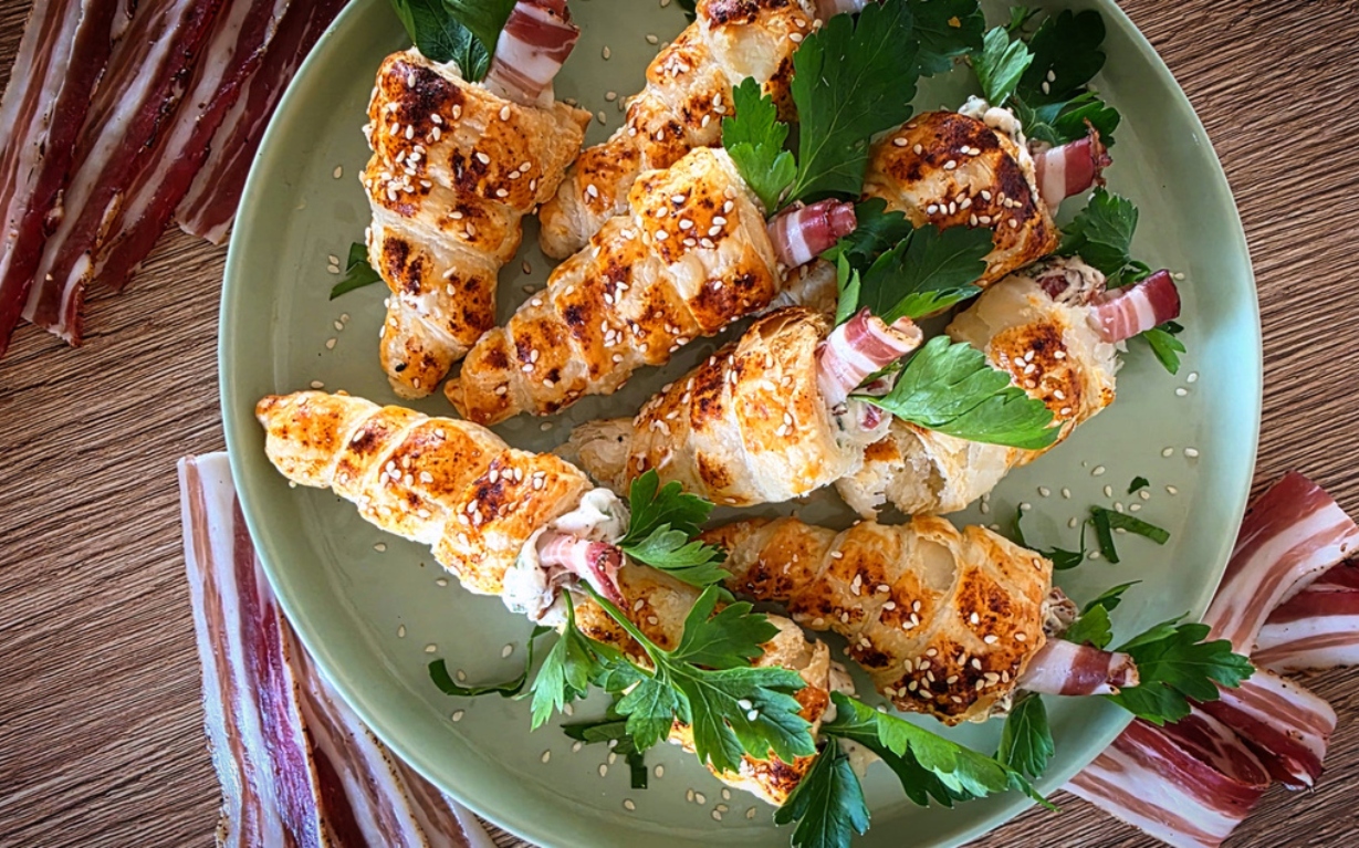 Mrkvičky z listového těsta se slaninovou náplní