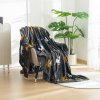 Vánoční deka WHITE TREES tmavě šedá s elegantními motivy stromů