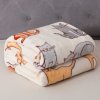 Pohodlná mikroplyšová deka COLORED CATS krémová pro milovníky zvířat