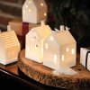 56212 1 bily porcelanovy svicen domecek treehouse