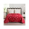 Červený přehoz SNOWFALL na postel s vánočním vzorem