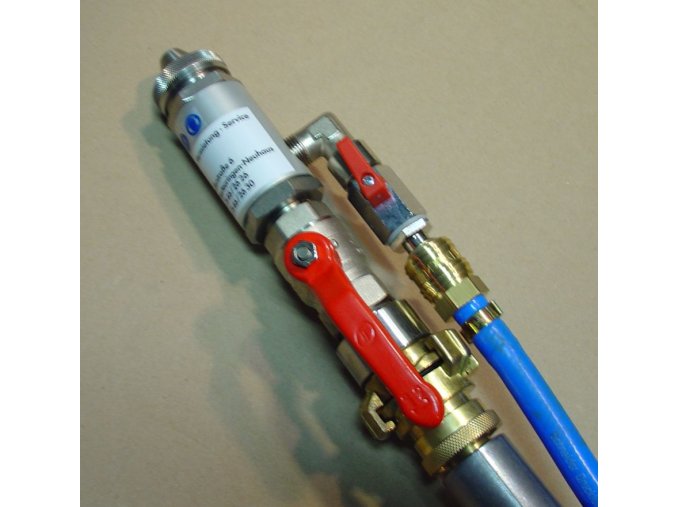 Striekacia pištoľ 210 mm