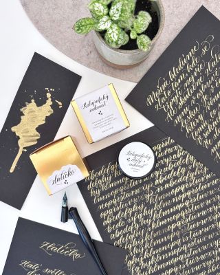 A na závěr… něco speciálního. Zlatíčko Tenhle inkoust vznikal trochu jinak než ostatní. Od začátku jsem věděla, že chci...