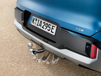 DO285ADE00 IM Tow bar retractable 01 rgb 72