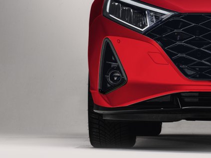 Hyundai i20 Lišty předních světel, fantomově černá