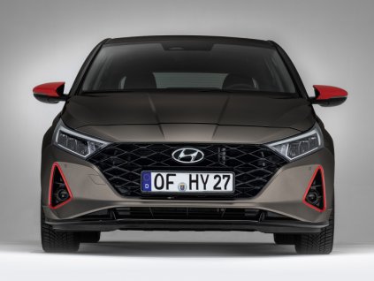 Hyundai i20 Obložení předních světel, rajčatově červená