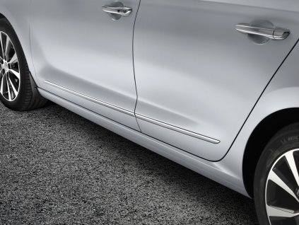 G4271ADE00ST IM Side trim lines 01 rgb 72