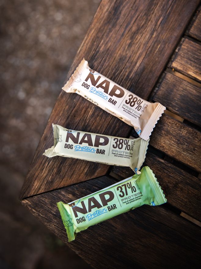 Máte doma neúnavného parťáka, který miluje pohyb? 🐾 Vyzkoušejte naše unikátní proteinové tyčinky pro psy.🐕🐶 - jsou ideální...