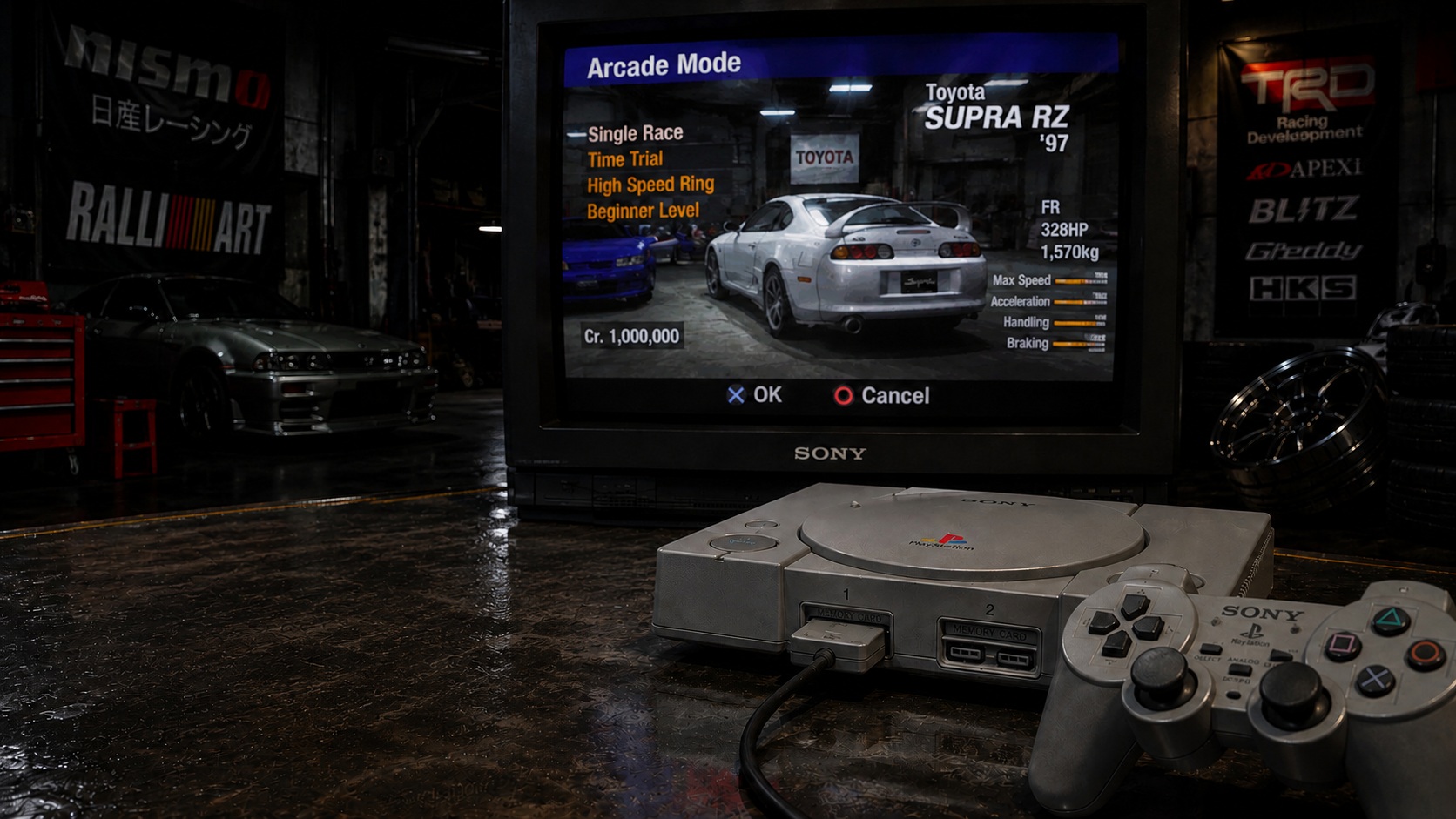 Ilustrační obrázek Gran Turismo 2 Arcade Mode s polygonovou Toyotou Supra, nabídkou rychlých závodů, konzolí PS1 a ovladačem