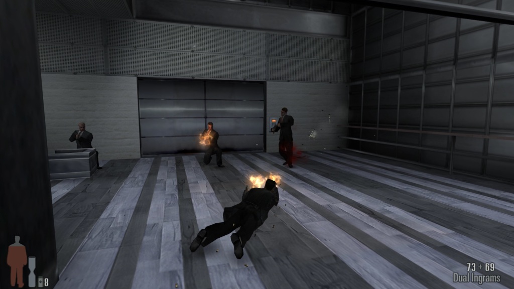 Max Payne pro PlayStation 2 - přestřelka v bullet timu během zpomaleného skoku