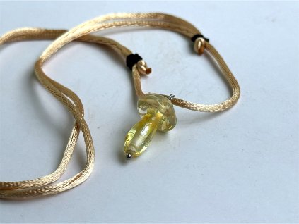 Skleněný přívěšek zlatá houba, zlatý polyesterový provázek Divotvor 1