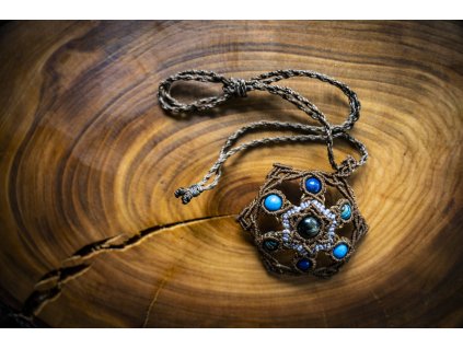 mandala nahrdelnik s krystalem