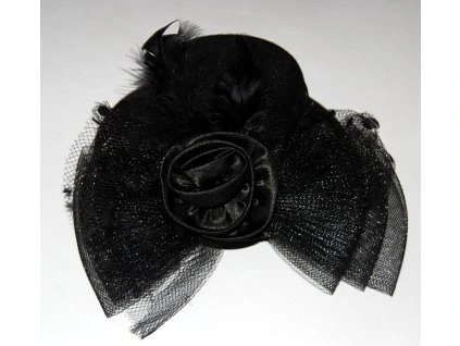 Kloboucek s kvetinou