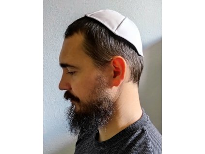 Cepicka jarmulka bila