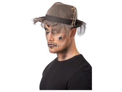 Šedý klobouk strašáka