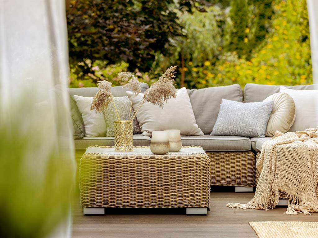 Bequeme Sitzgelegenheiten im Freien: Die Basis für sommerliches Hygge