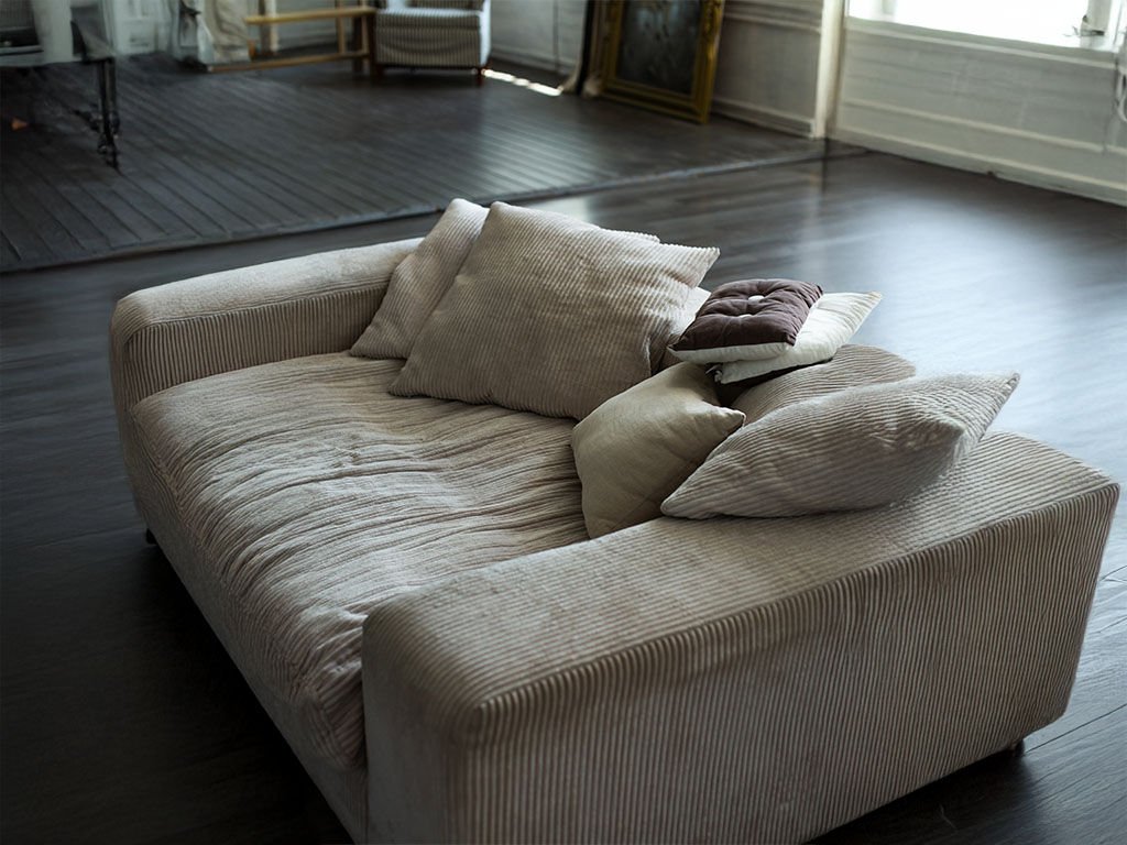 Stoffsofas haben