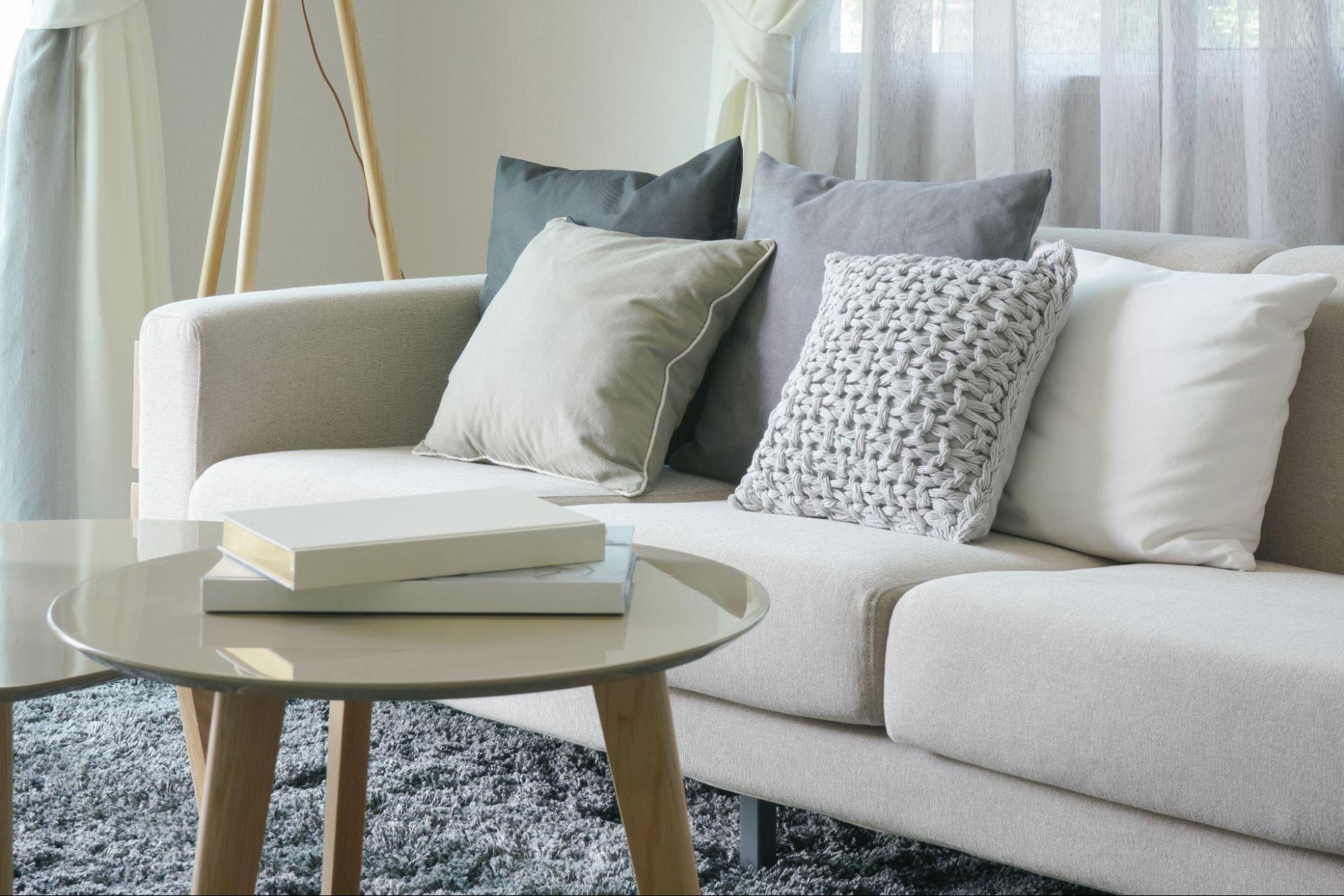 Kissen auf dem Sofa