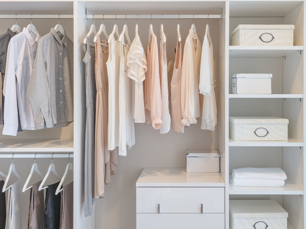 organisierter Kleiderschrank