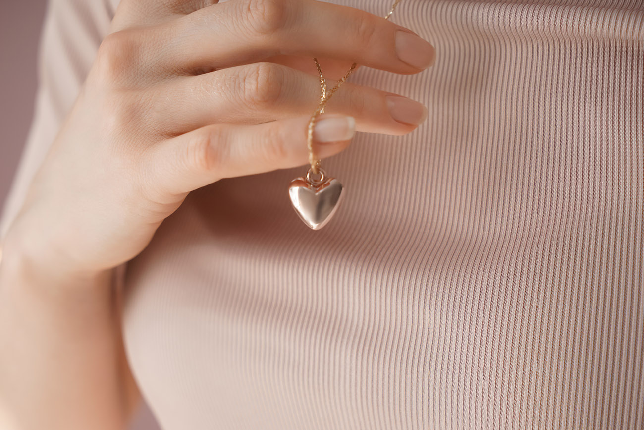Schmuck für eine Frau zum Valentinstag