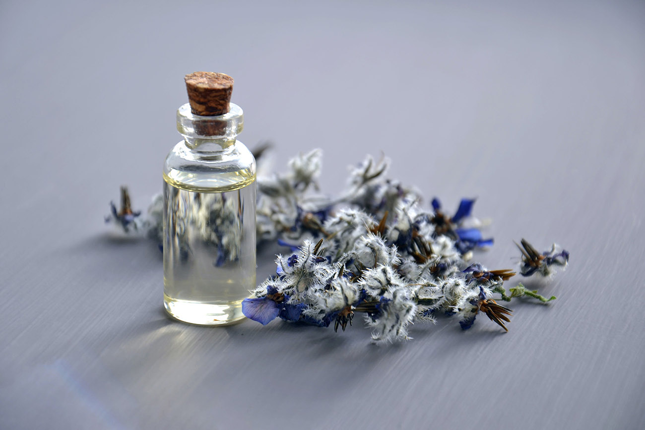 Sticluță de parfum cu plante