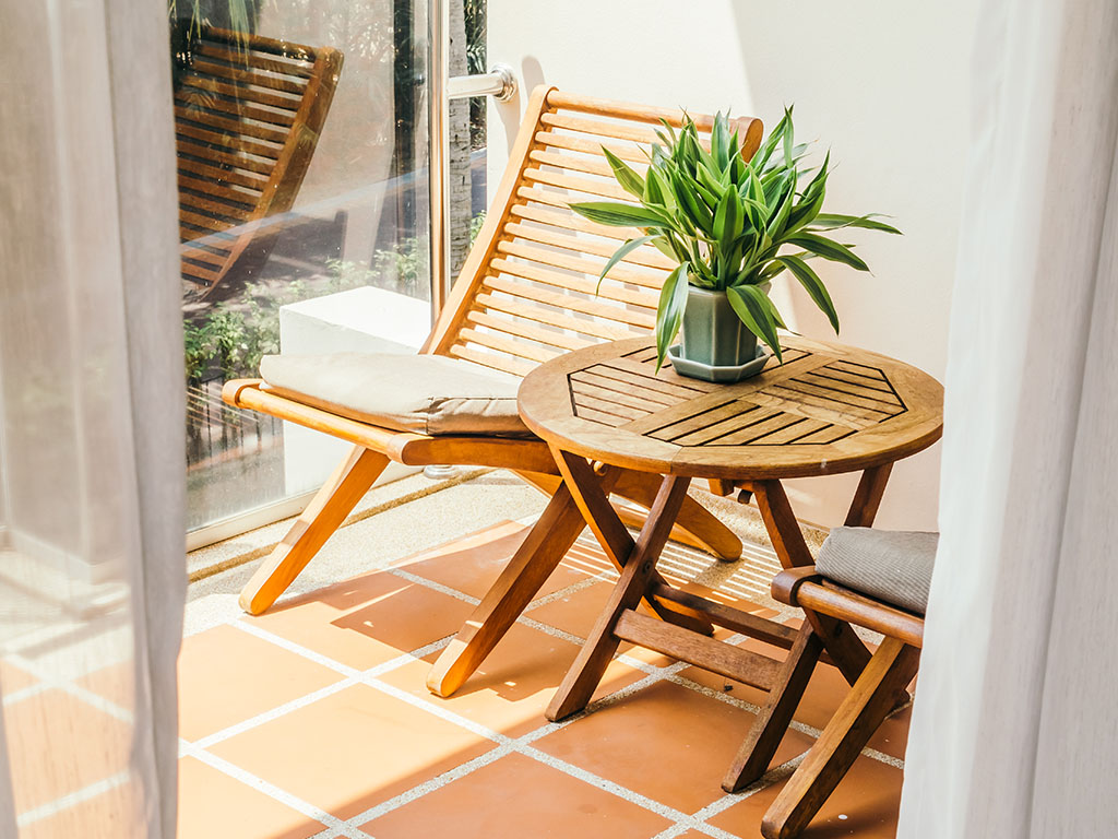 Inšpirácie, ako si zariadiť letnú terasu pohodlne a štýlovo