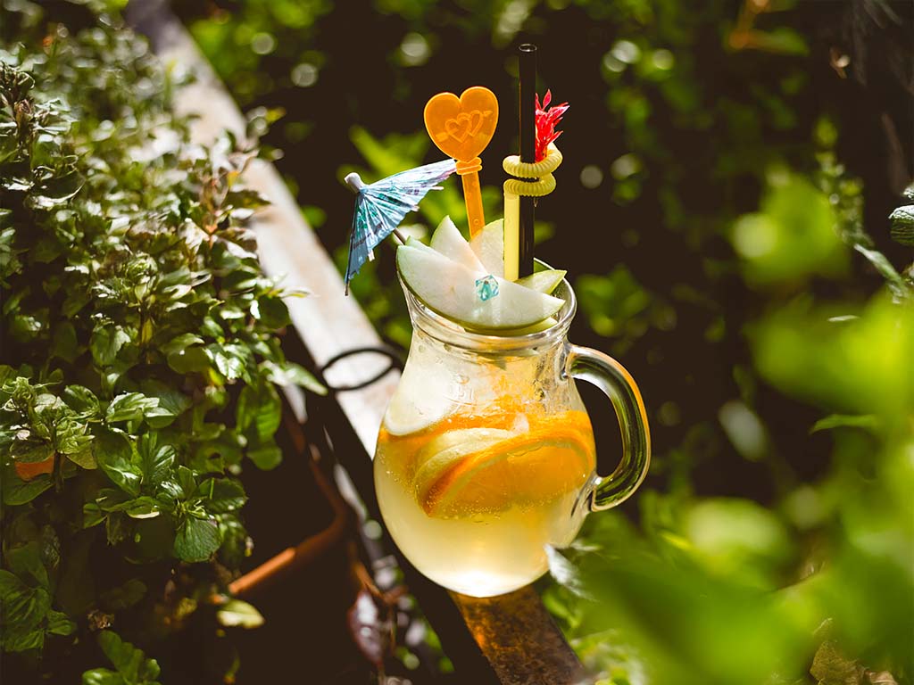 Příjemné letní nápoje a občerstvení